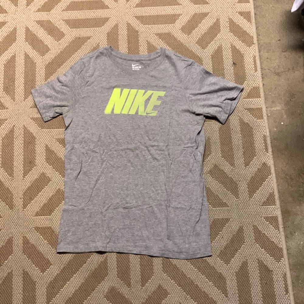 Nike tee